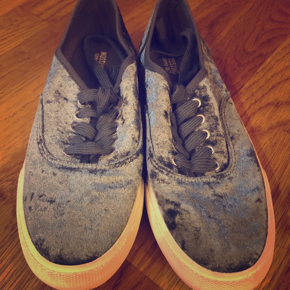Crushed velvet sneakers